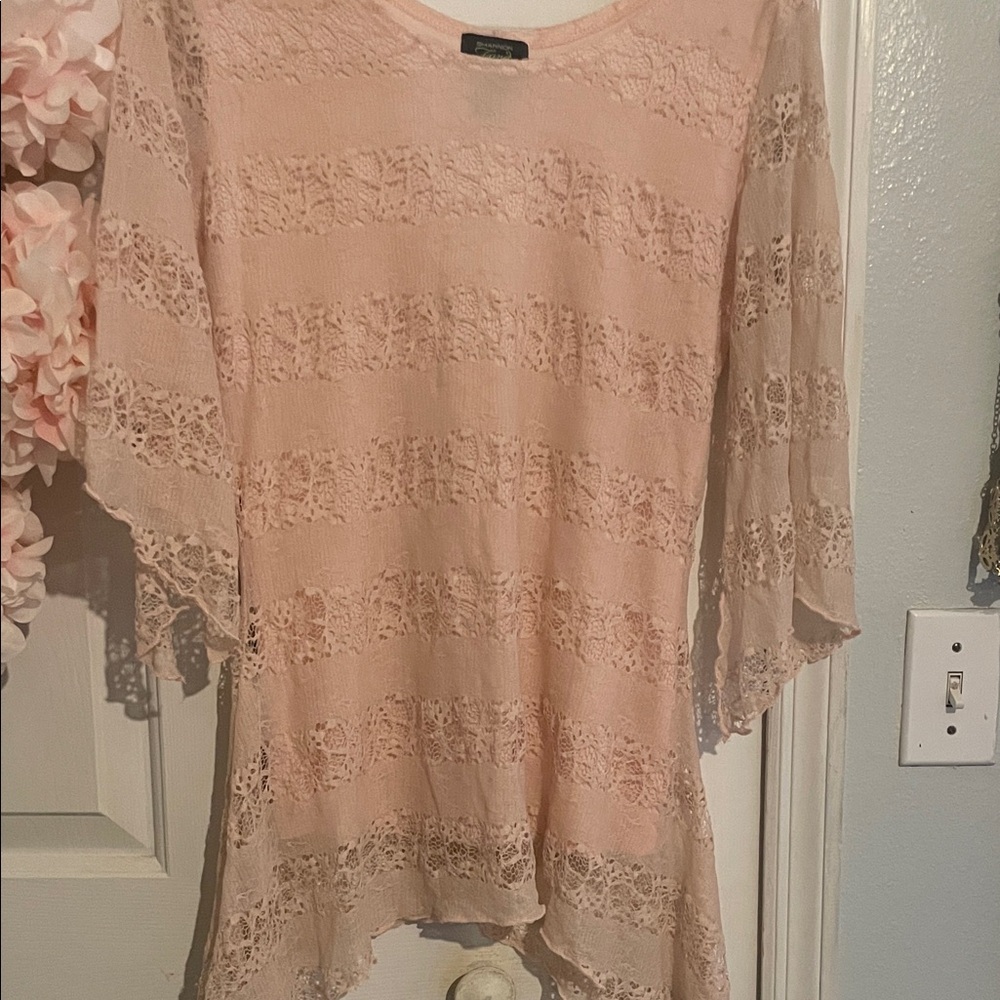 Chic Lace Blouse in Soft Pink